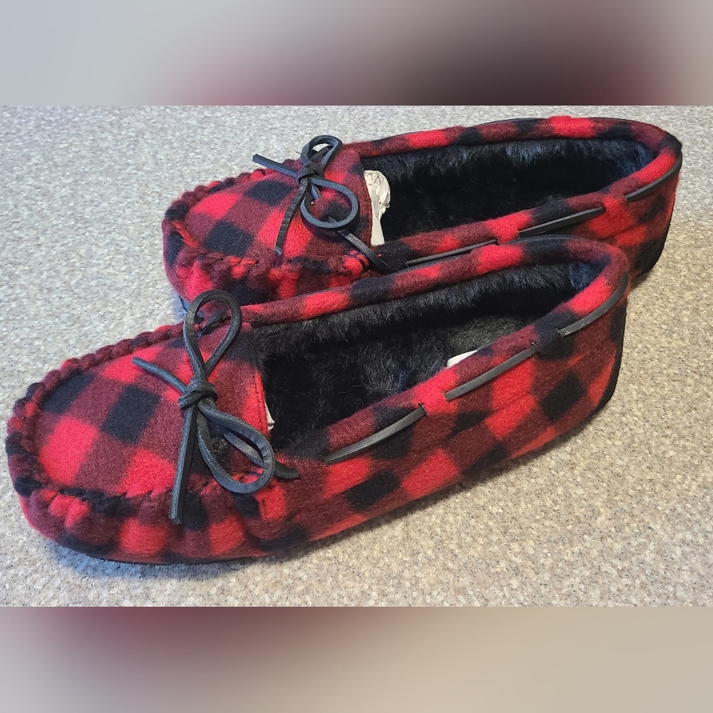 Nwot Womens Guide Gear Slippers Size 10